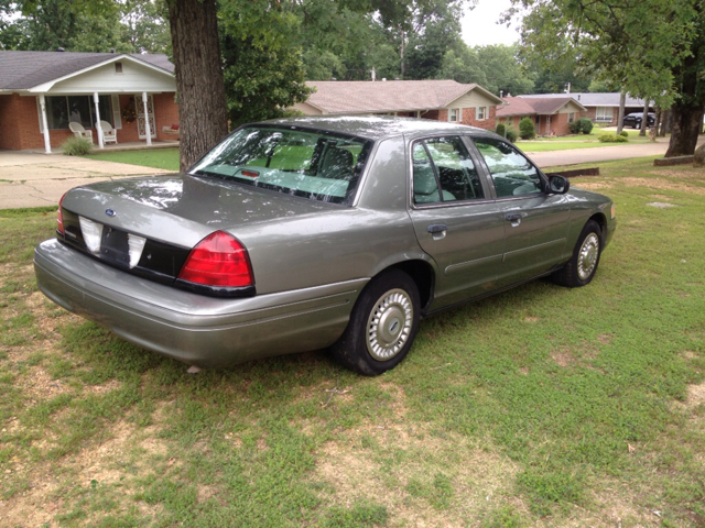 Ford Crown Victoria 2001 photo 0