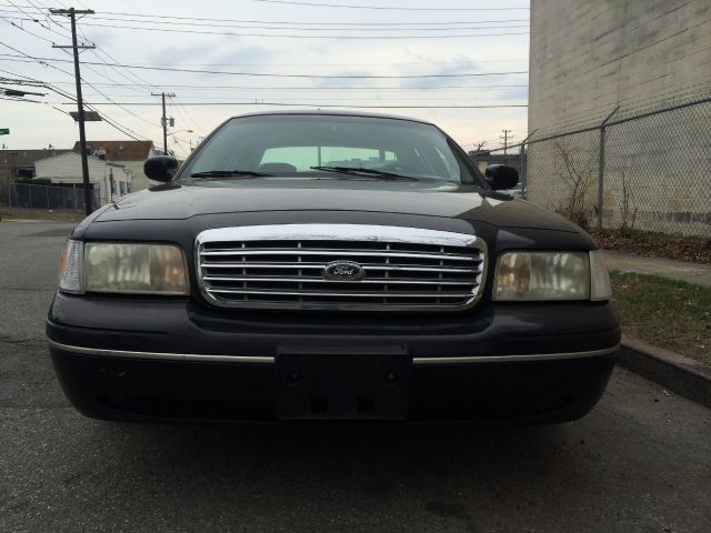 Ford Crown Victoria 2001 photo 3