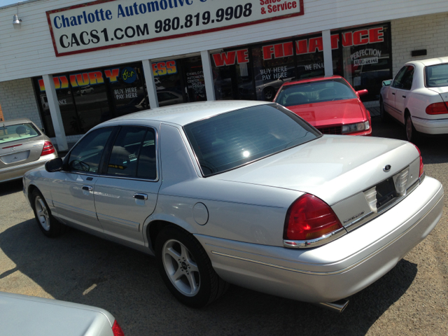Ford Crown Victoria 2001 photo 1