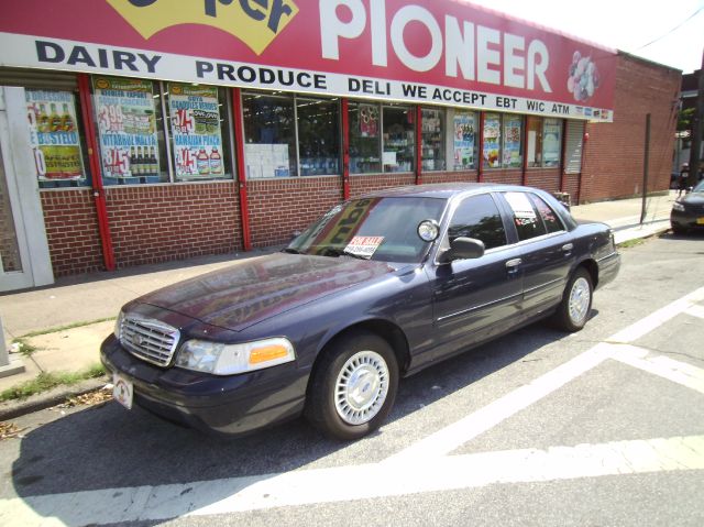 Ford Crown Victoria 2001 photo 1