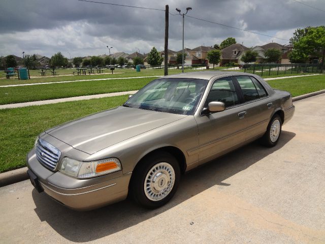 Ford Crown Victoria 2001 photo 4