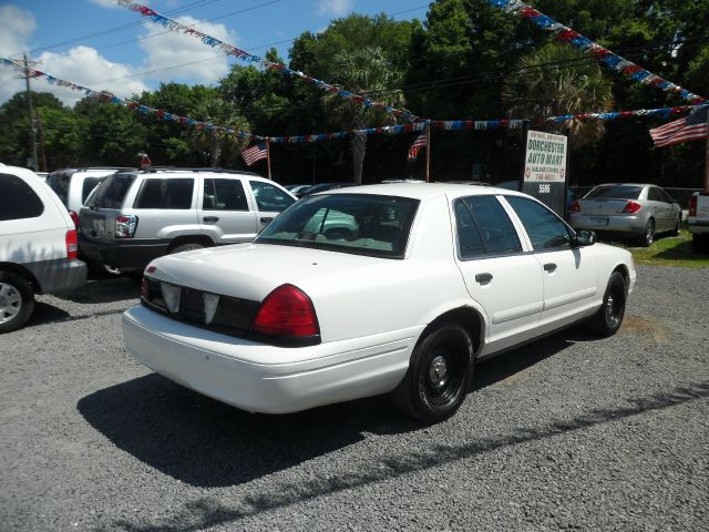 Ford Crown Victoria 2001 photo 1