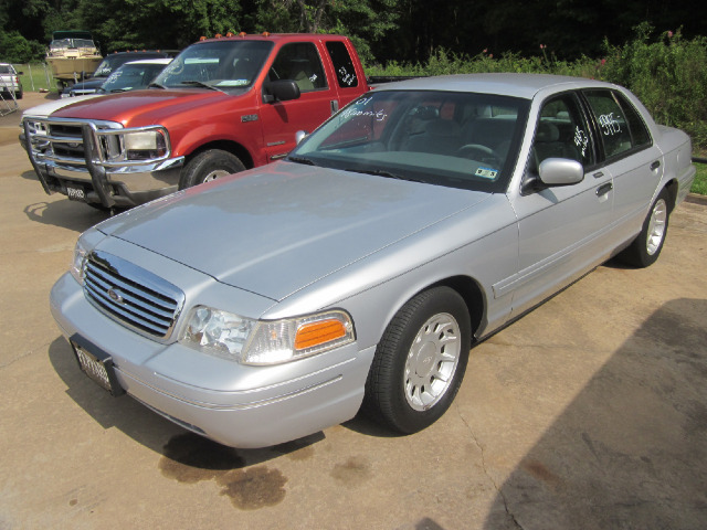 Ford Crown Victoria 2001 photo 1