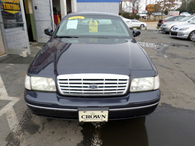 Ford Crown Victoria 2002 photo 3