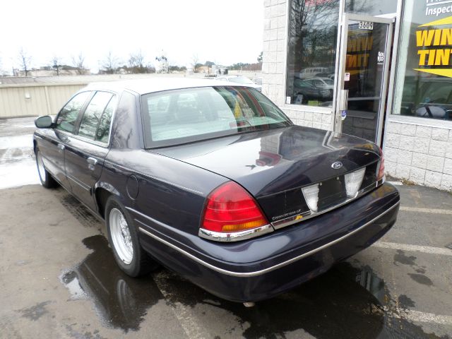 Ford Crown Victoria 2002 photo 4