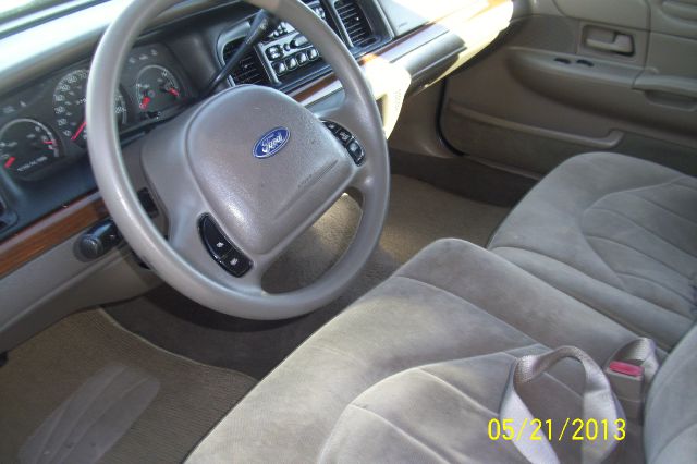 Ford Crown Victoria Bucket Lift Sedan