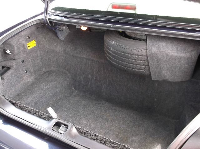 Ford Crown Victoria 2002 photo 1