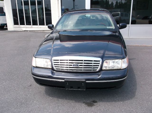 Ford Crown Victoria 2002 photo 5