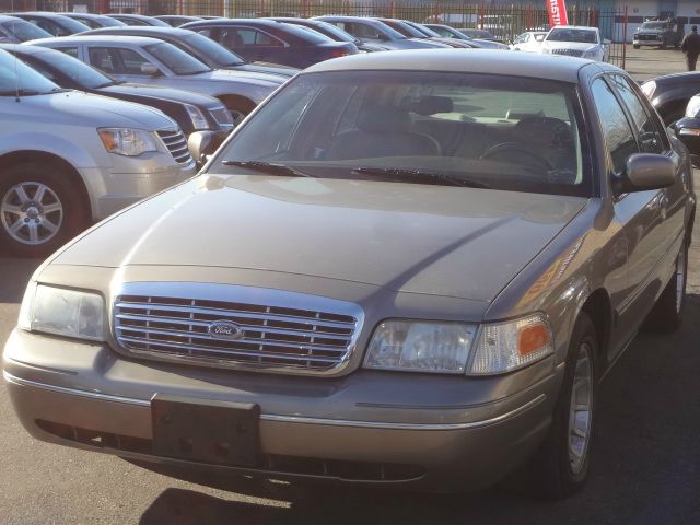 Ford Crown Victoria 2002 photo 0