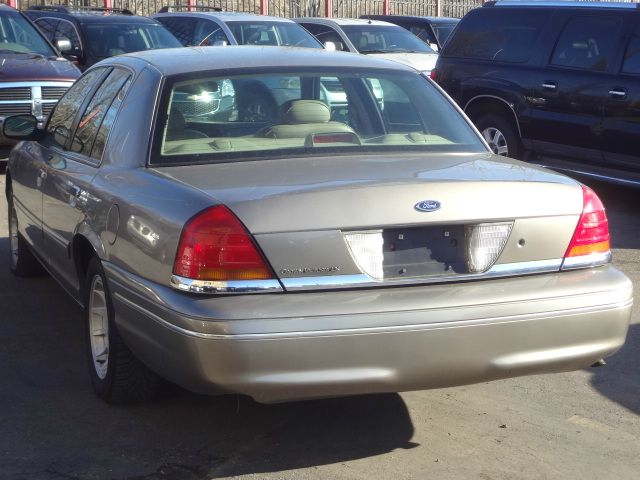 Ford Crown Victoria 2002 photo 4