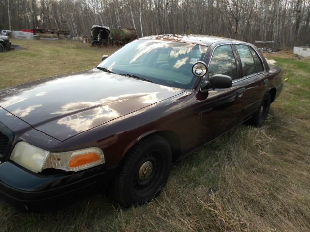Ford Crown Victoria 2002 photo 1