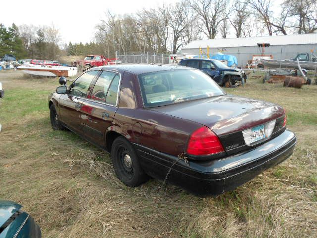 Ford Crown Victoria 2002 photo 2