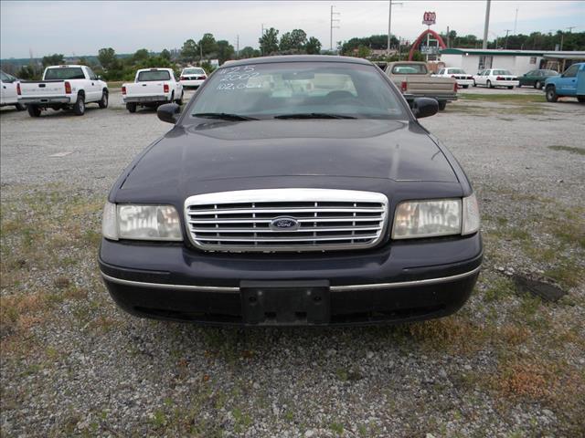 Ford Crown Victoria 2002 photo 2
