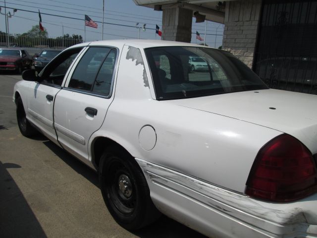 Ford Crown Victoria 2002 photo 2
