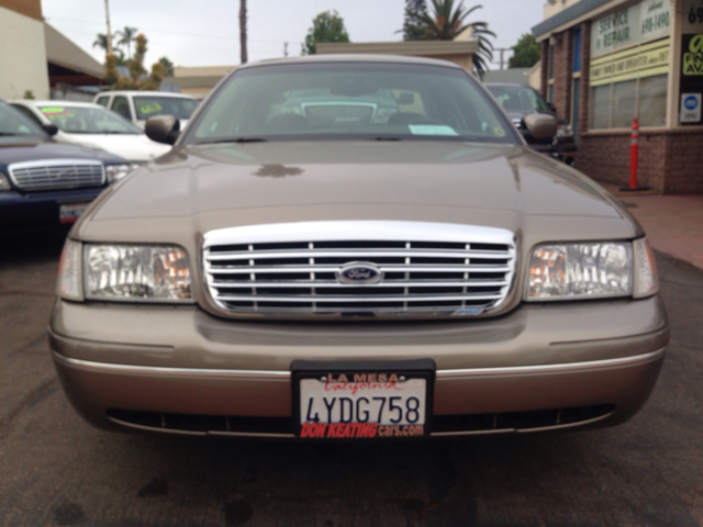 Ford Crown Victoria 2002 photo 2