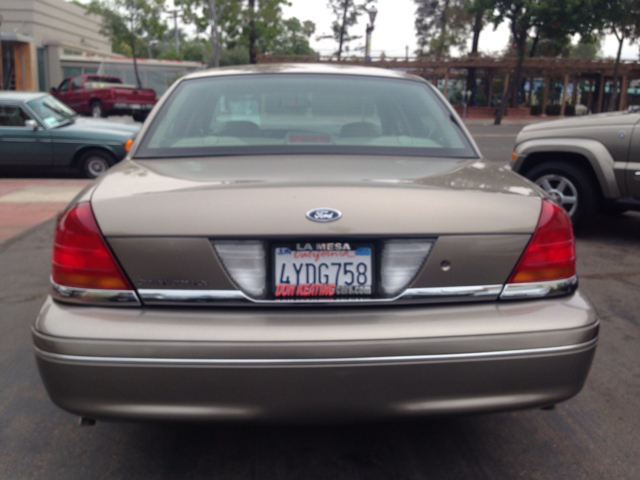 Ford Crown Victoria 2002 photo 4