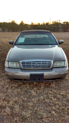Ford Crown Victoria 2002 photo 3