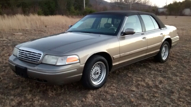 Ford Crown Victoria 2002 photo 4