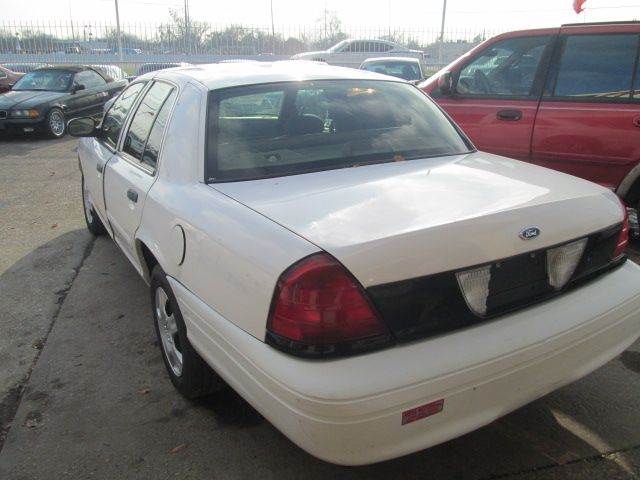 Ford Crown Victoria 2002 photo 1