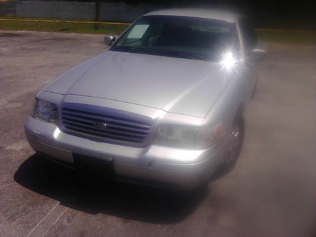Ford Crown Victoria 2003 photo 1