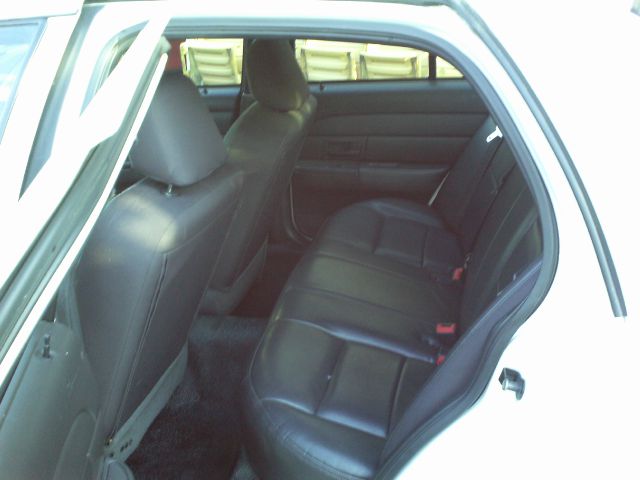 Ford Crown Victoria 2003 photo 1