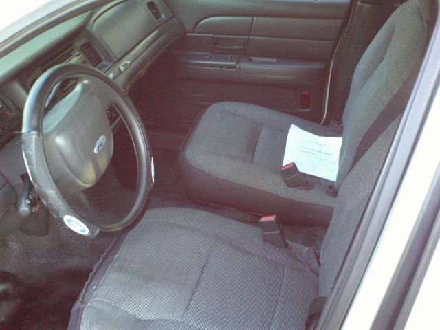 Ford Crown Victoria 2003 photo 2