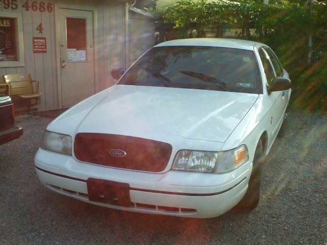 Ford Crown Victoria 2003 photo 3