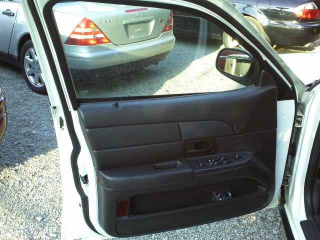 Ford Crown Victoria 2003 photo 5