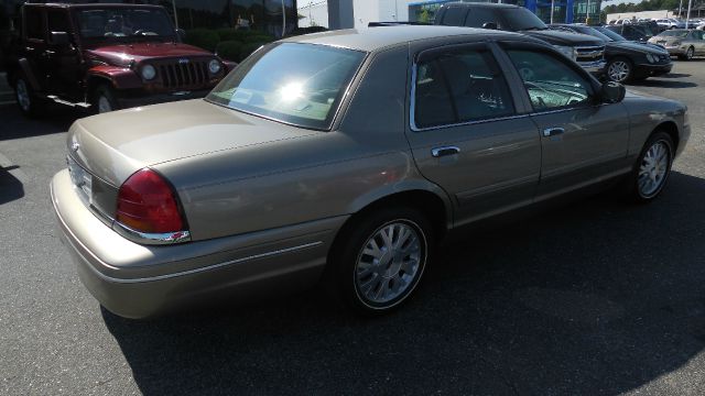 Ford Crown Victoria 2003 photo 10