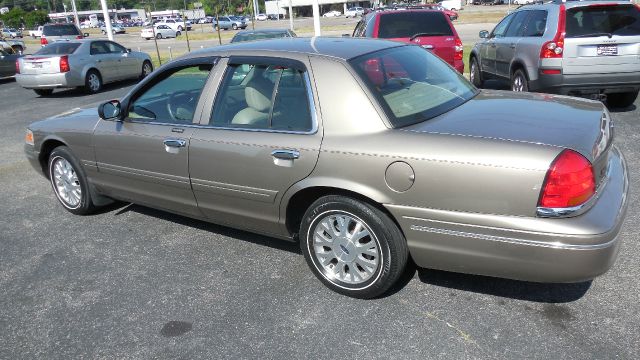 Ford Crown Victoria 2003 photo 6