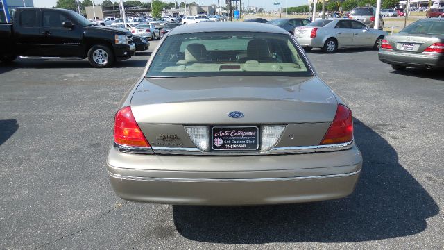 Ford Crown Victoria 2003 photo 9