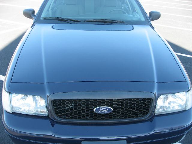 Ford Crown Victoria 2003 photo 1