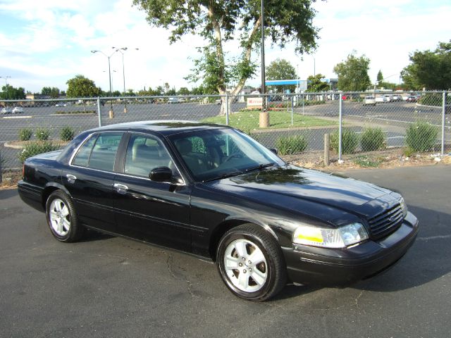 Ford Crown Victoria 2003 photo 1