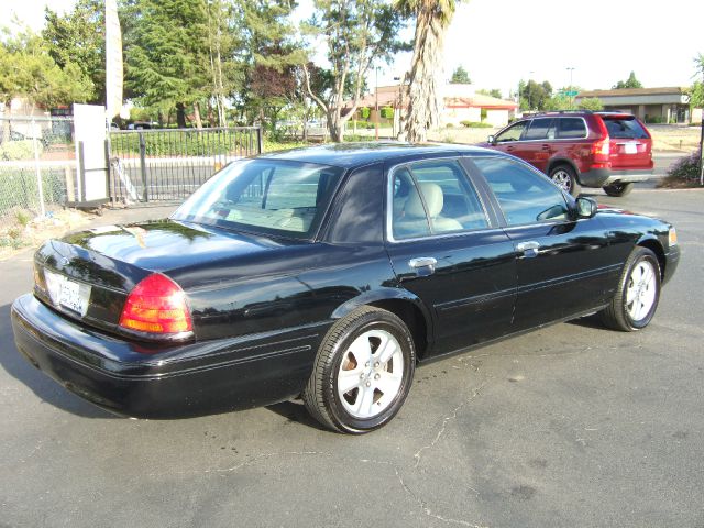 Ford Crown Victoria 2003 photo 2
