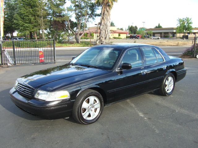 Ford Crown Victoria 2003 photo 4