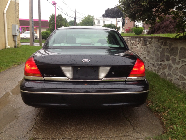 Ford Crown Victoria 2003 photo 1
