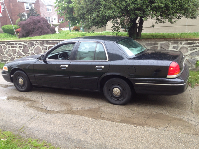 Ford Crown Victoria 2003 photo 2