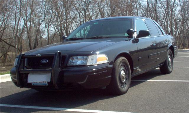 Ford Crown Victoria Awd-2nd Bench-sunroof-newer Tires-6 CD Sedan