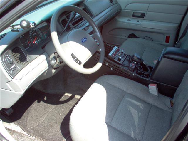 Ford Crown Victoria 2003 photo 2