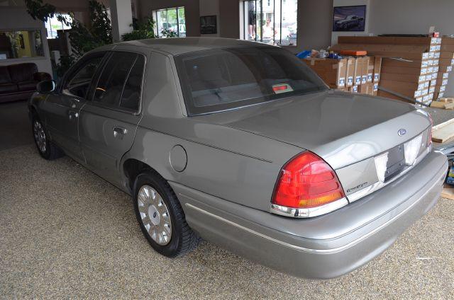 Ford Crown Victoria 2003 photo 1