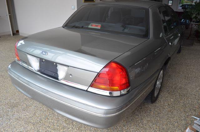 Ford Crown Victoria 2003 photo 2