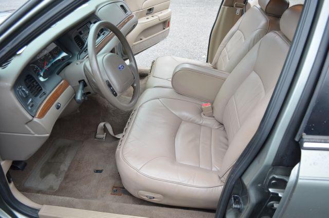 Ford Crown Victoria 2003 photo 5