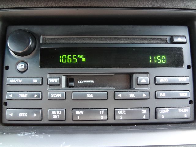 Ford Crown Victoria 2003 photo 6