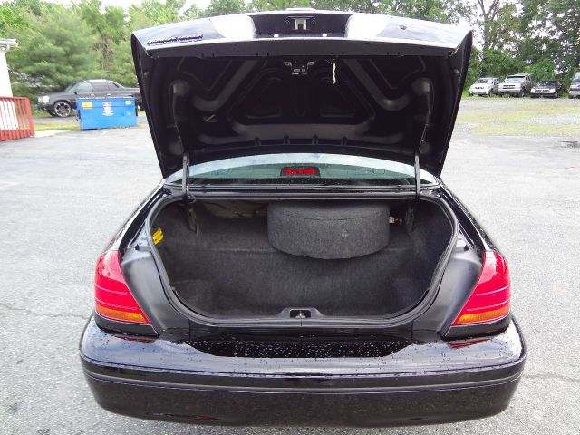 Ford Crown Victoria 2003 photo 9