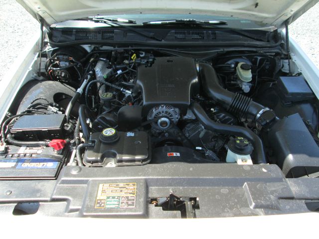 Ford Crown Victoria 2003 photo 1