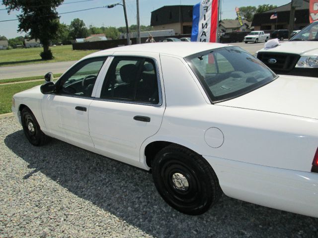 Ford Crown Victoria 2003 photo 2