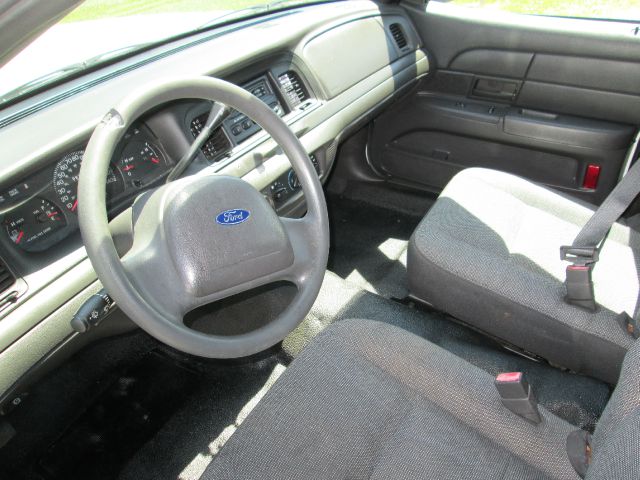 Ford Crown Victoria 2003 photo 5
