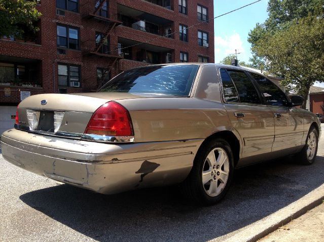 Ford Crown Victoria 2003 photo 1