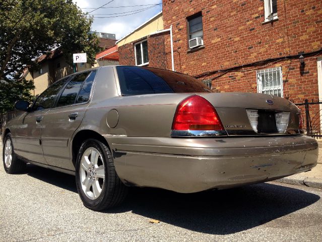 Ford Crown Victoria 2003 photo 3