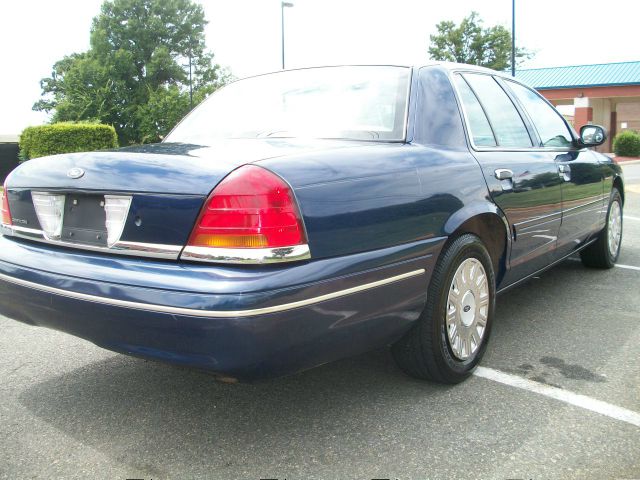 Ford Crown Victoria 2003 photo 4